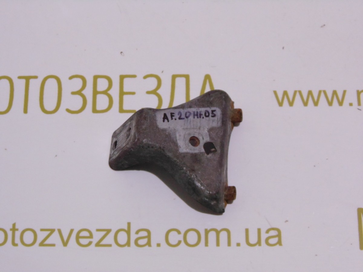 КРЕПЁЖ КЛЮВА HONDA LEAD AF 20 / HF 05