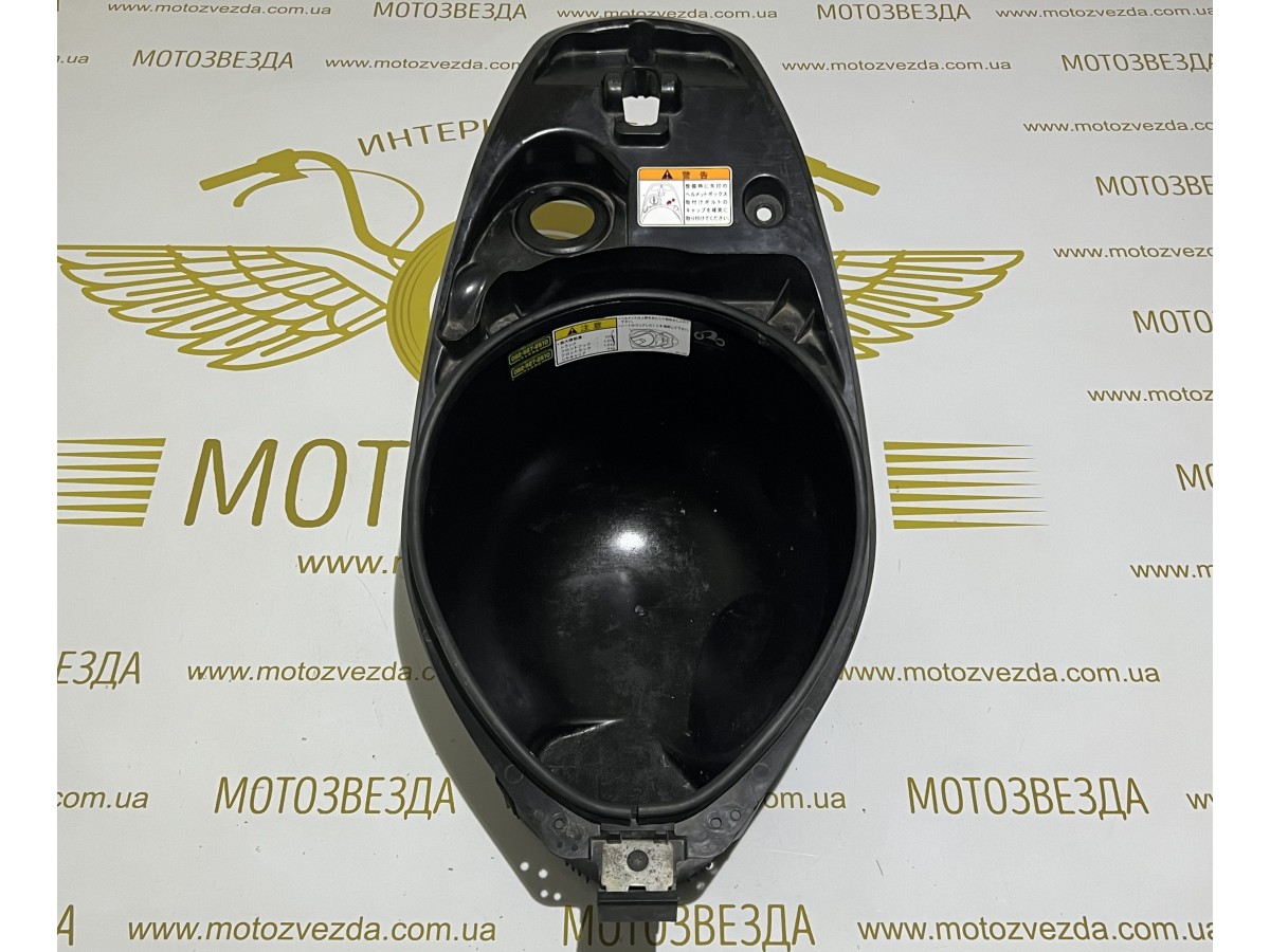 Бардачок под сиденье Suzuki Address 125G (92211-33G20)