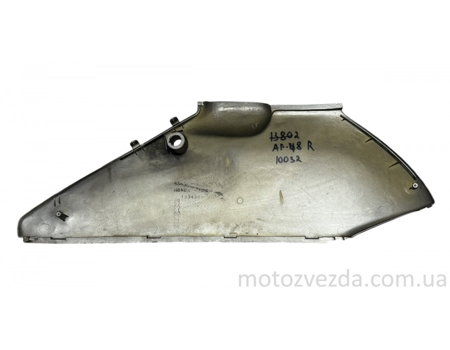 Боковый обтекатель правый ( R ) Honda Lead AF-48 / JF06 Japan Под покраску !