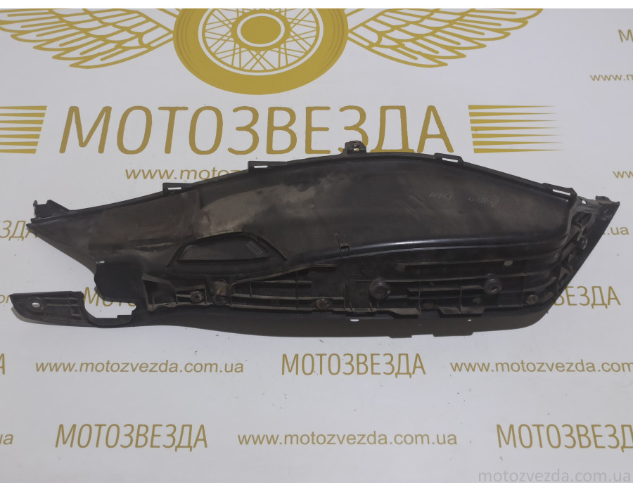 Полик Honda PCX 125 JF-28/150-KF-12 (64321-KWN-9000-L) Левый