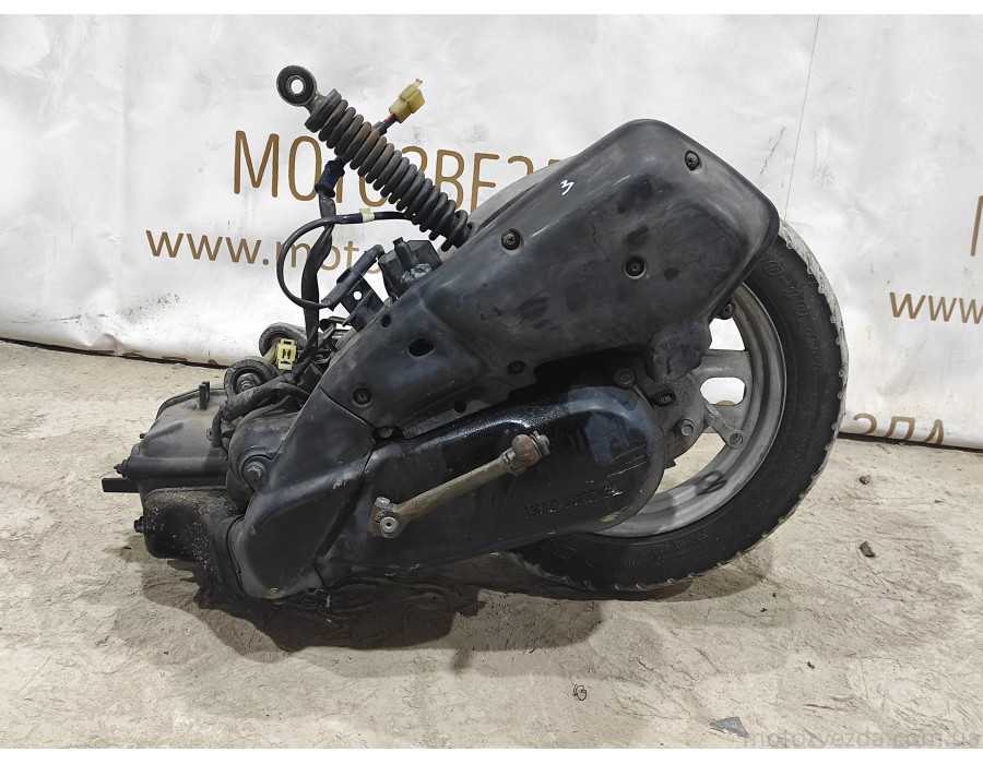 Двигатель Honda Dio AF 34-Cesta / AF-35 / ZX-35 (3) в рабочем состоянии.