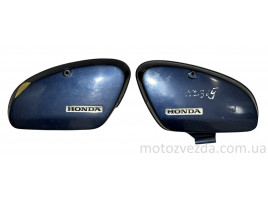 Бічна кришка ящика для інструментів та акумулятора (уцінка)  Honda Super Cub Japan