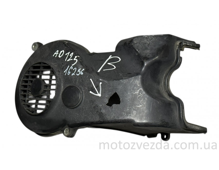 Кожух обдува большая часть с дефектами Suzuki Address 125 S CF4MA / CF4EA G