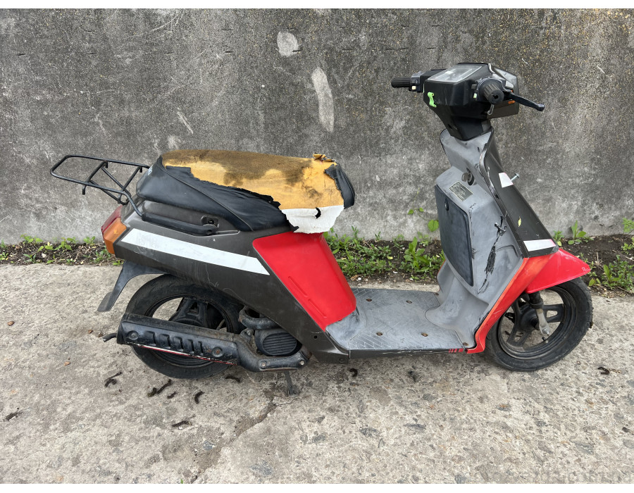 Скутер Suzuki Carna красный Категория "В"