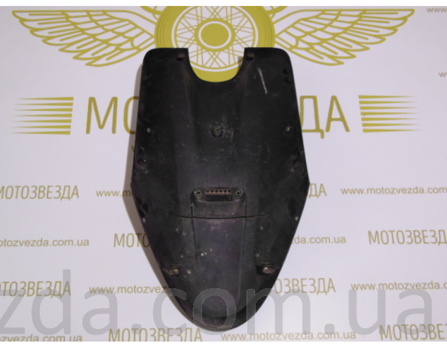 КЛЮВ SUZUKI SEPIA CA1EB (48111-39C10) красные вставки